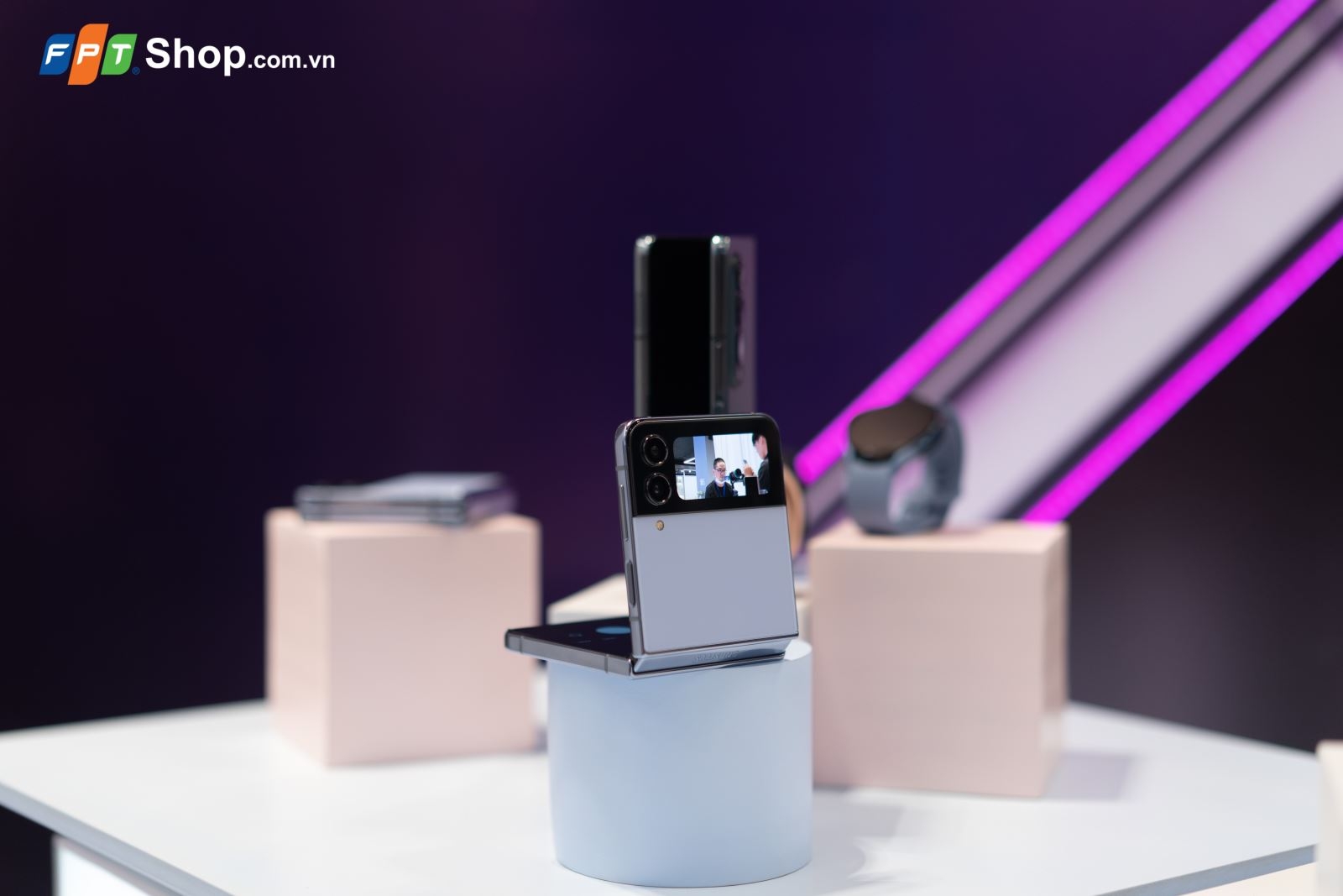 So sánh Samsung Galaxy Z Flip4 và Galaxy S22+: Đâu là lựa chọn tốt hơn cho người dùng?