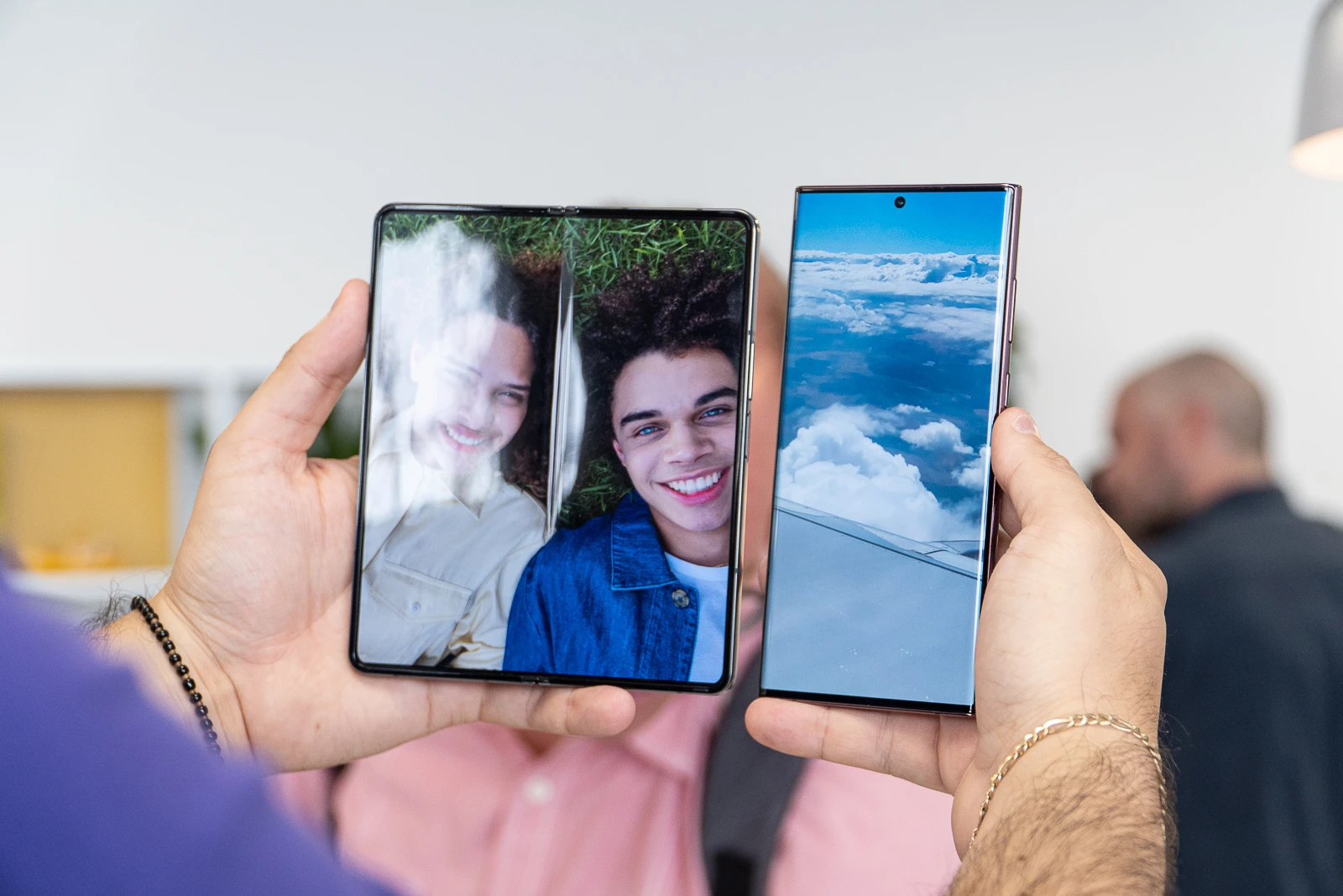 So sánh Samsung Galaxy Z Fold4 và Galaxy S22 Ultra: Sự lựa chọn nào hấp dẫn hơn?