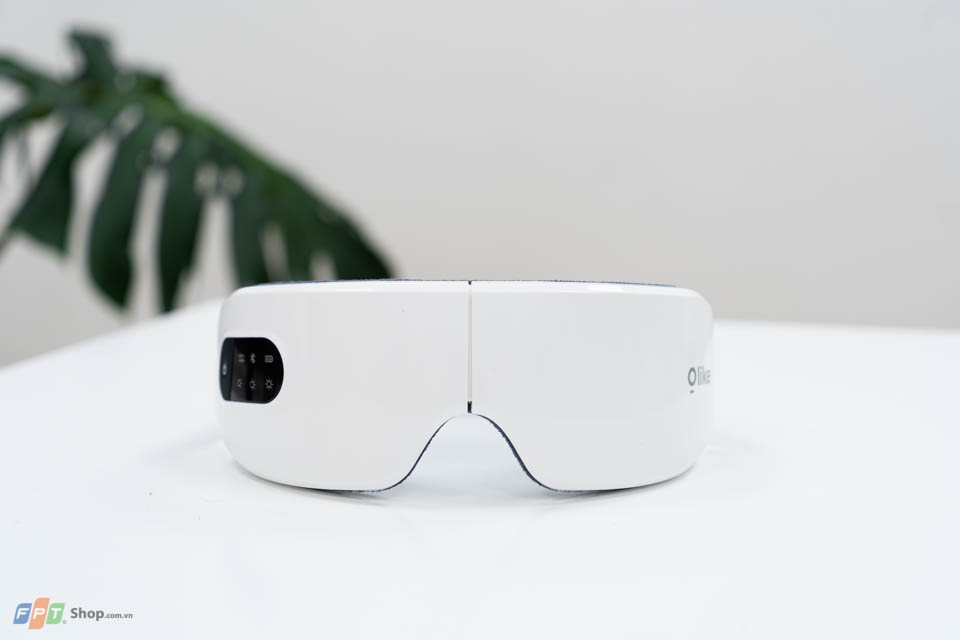 Cận cảnh bộ quà tặng máy Massage mắt Olike và tai nghe Enco Buds khi đặt gạch Reno8 series