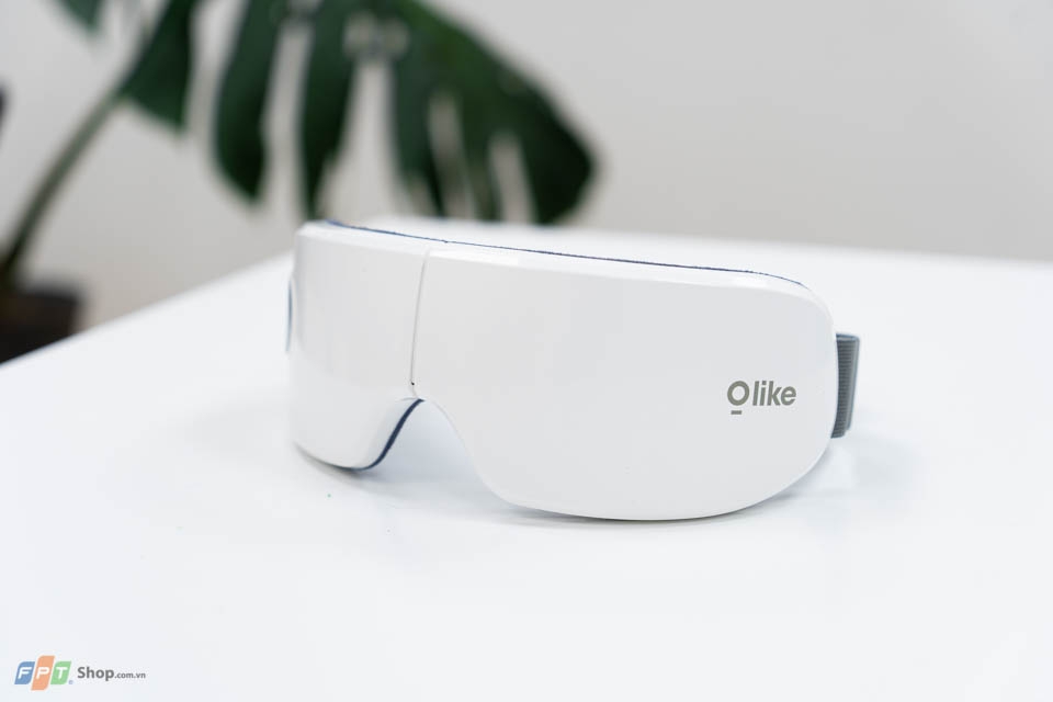 Cận cảnh bộ quà tặng máy Massage mắt Olike và tai nghe Enco Buds khi đặt gạch Reno8 series