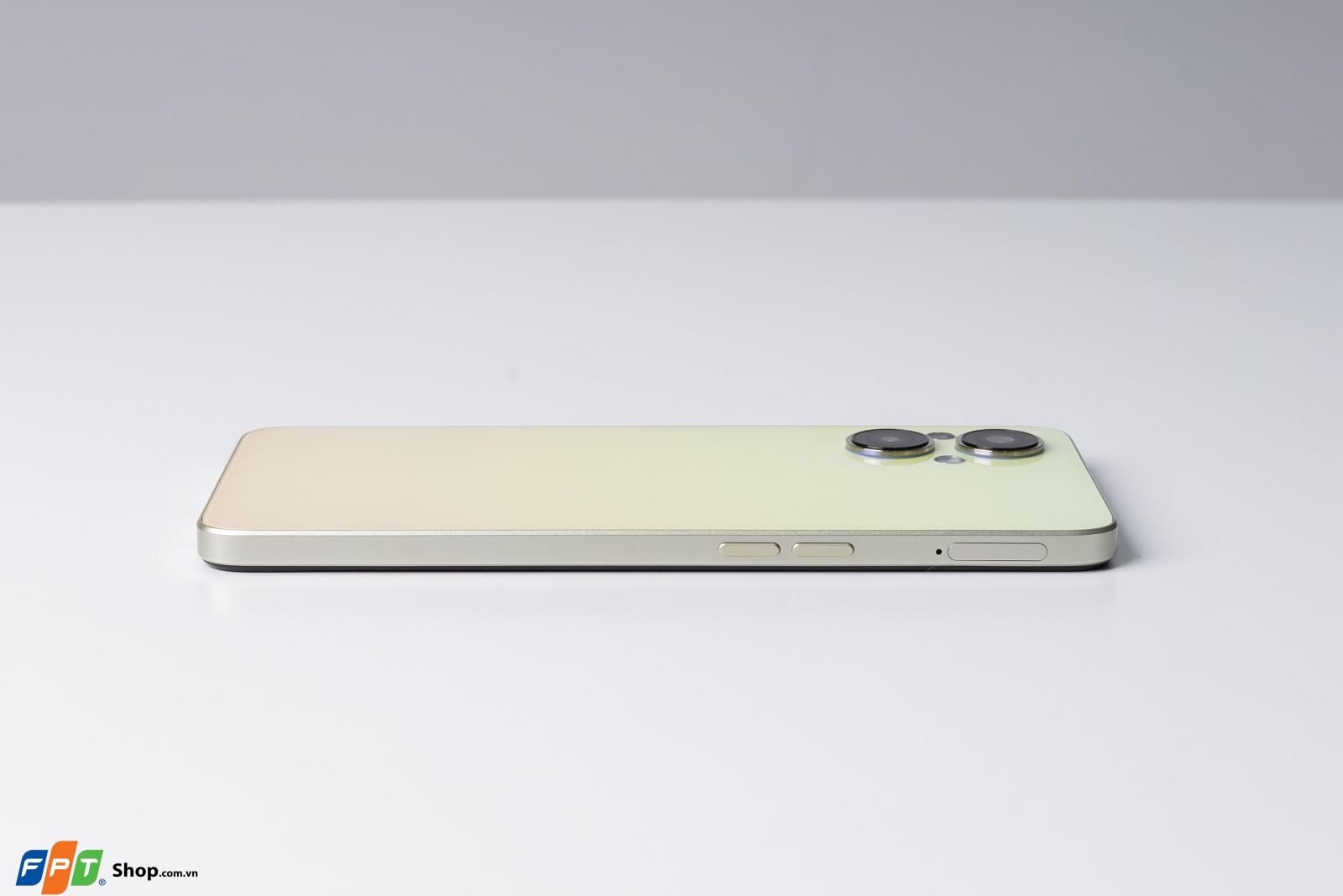 Trên tay OPPO Reno8 Z: Thiết kế mới thời thượng, Snapdragon 695, bộ nhớ gấp đôi