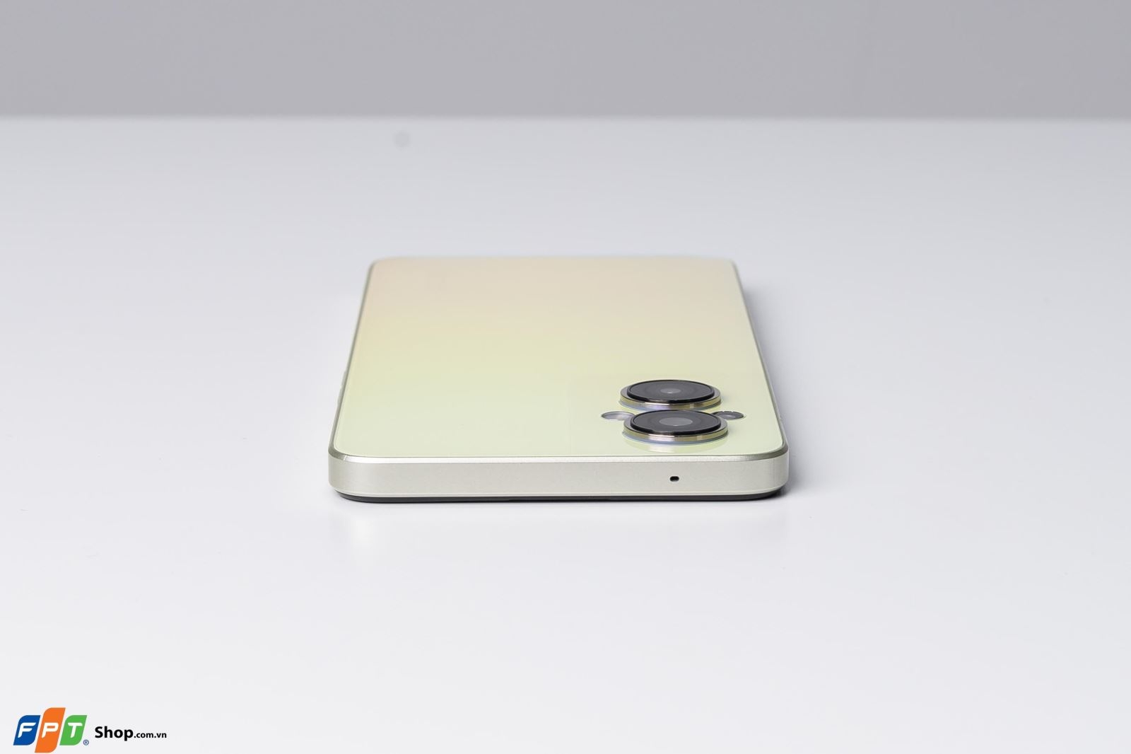 Trên tay OPPO Reno8 Z: Thiết kế mới thời thượng, Snapdragon 695, bộ nhớ gấp đôi