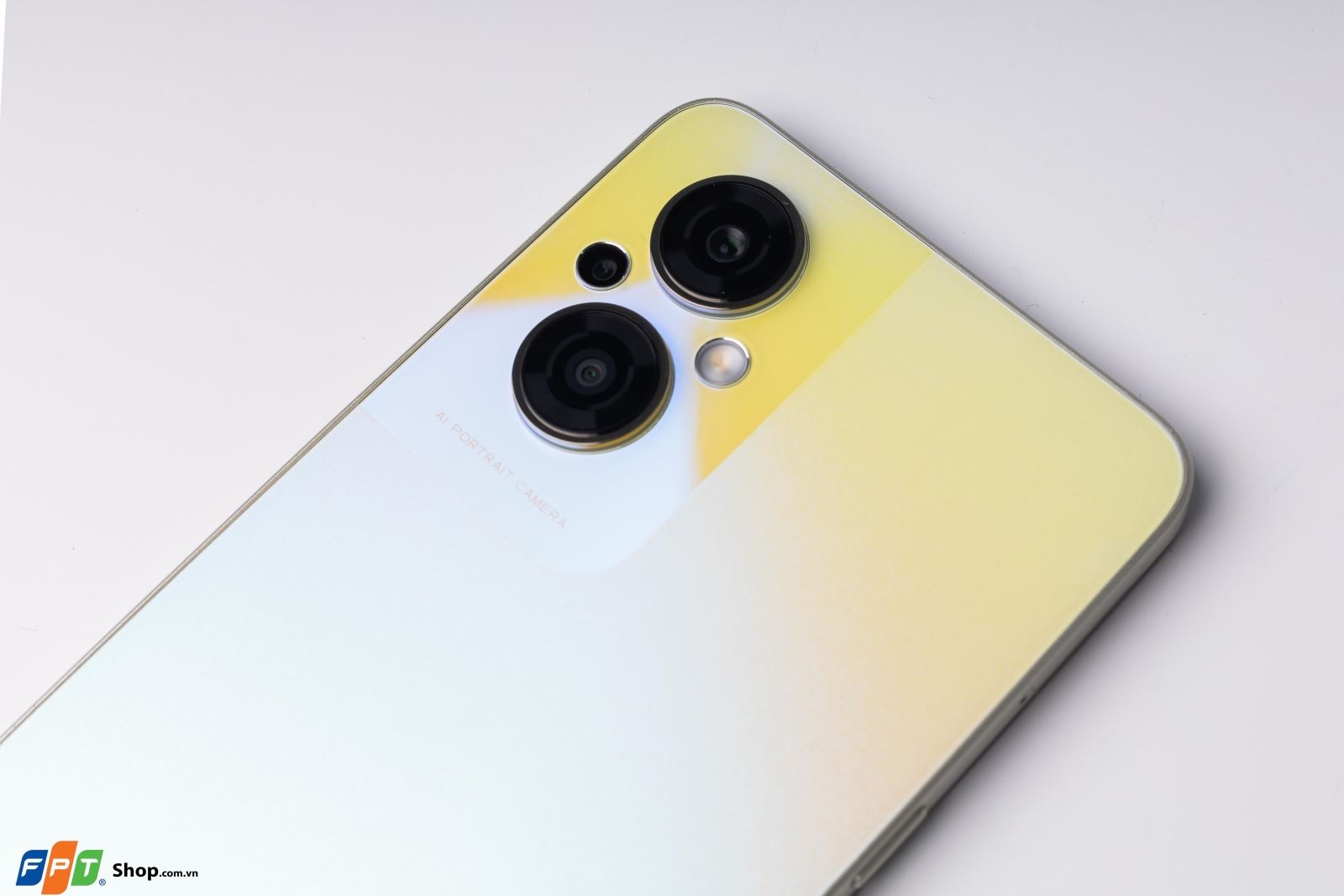 Trên tay OPPO Reno8 Z: Thiết kế mới thời thượng, Snapdragon 695, bộ nhớ gấp đôi