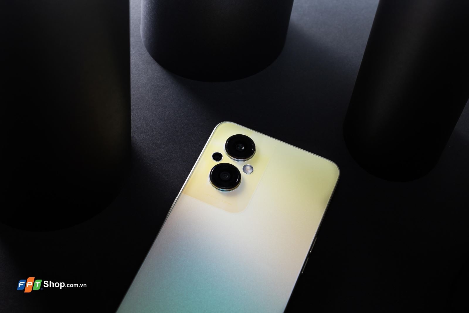 Trên tay OPPO Reno8 Z: Thiết kế mới thời thượng, Snapdragon 695, bộ nhớ gấp đôi