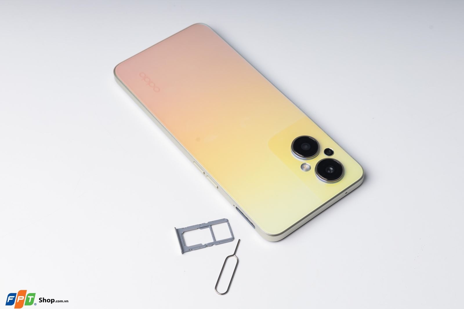 Trên tay OPPO Reno8 Z: Thiết kế mới thời thượng, Snapdragon 695, bộ nhớ gấp đôi