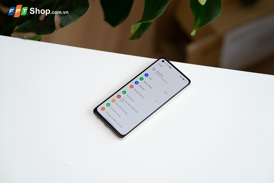 Trên tay OPPO Reno8 4G: Màu mới ấn tượng, màn hình 90Hz, bộ nhớ lớn