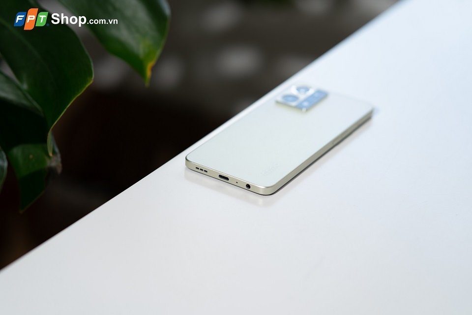 Trên tay OPPO Reno8 4G: Màu mới ấn tượng, màn hình 90Hz, bộ nhớ lớn