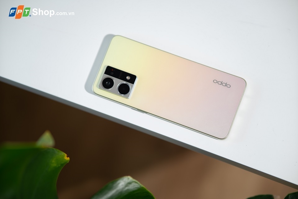 Trên tay OPPO Reno8 4G: Màu mới ấn tượng, màn hình 90Hz, bộ nhớ lớn