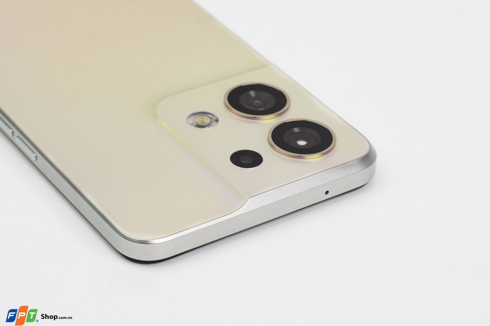 Trên tay OPPO Reno8 5G: Hiệu năng mạnh mẽ Dimensity 1300, cảm biến flasgship, sạc nhanh 80W