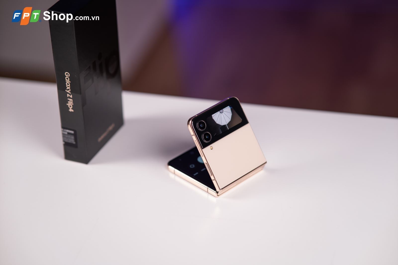 Nên mua Galaxy Z Flip4 không? Smartphone gập nhỏ gọn, thời trang và cực kì mạnh mẽ