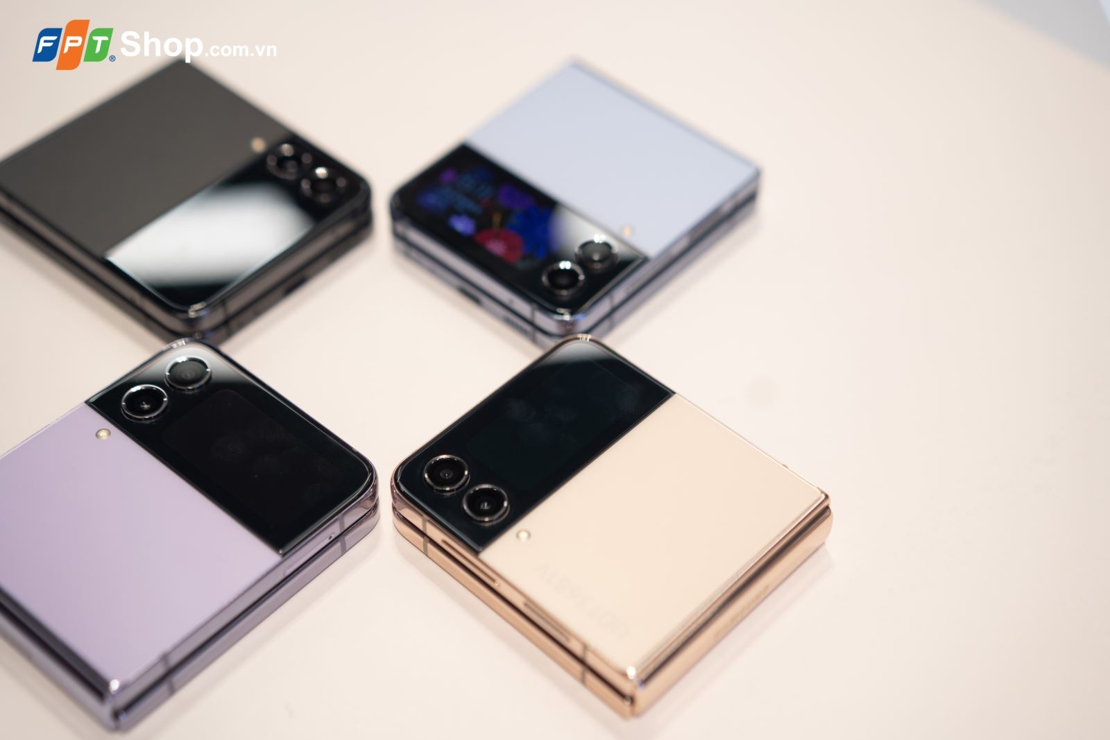 Nên mua Galaxy Z Flip4 không? Smartphone gập nhỏ gọn, thời trang và cực kì mạnh mẽ