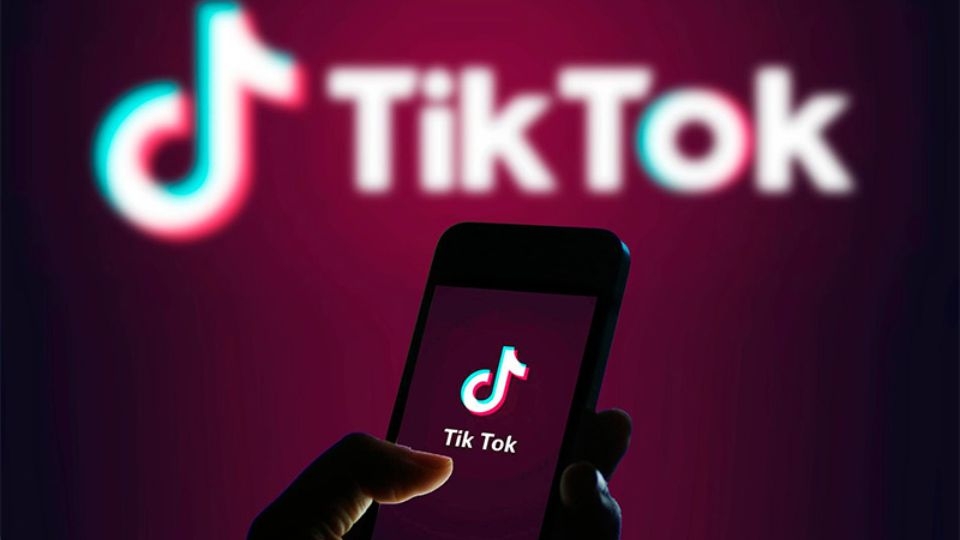 Flop là tình trạng kênh Tiktok bị đẩy khỏi mục xu hướng khiến người dùng không thể tiếp cận