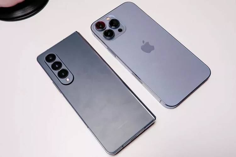 So sánh Samsung Galaxy Z Fold4 và iPhone 13 Pro Max: Chọn flagship nào để trải nghiệm đây?