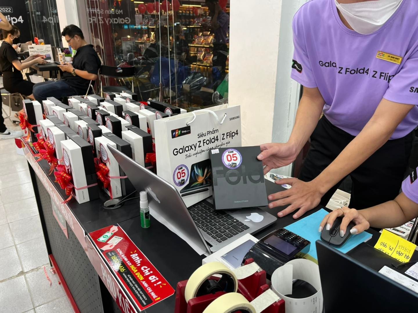 Samsung Galaxy Z Fold4 và Z Flip4 chính thức mở bán tại FPT Shop