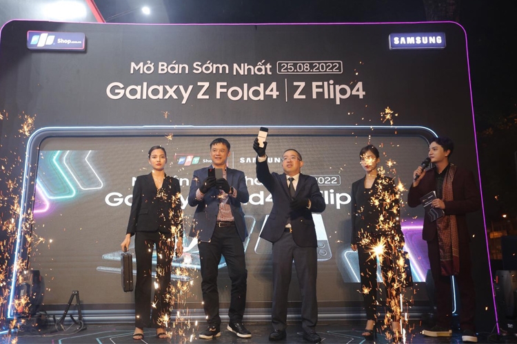 Samsung Galaxy Z Fold4 và Z Flip4 chính thức mở bán tại FPT Shop