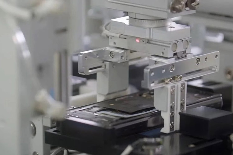 Video cho thấy Samsung đã tạo ra một chiếc smartphone màn hình gập như thế nào