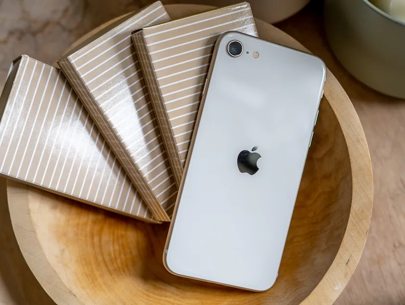 iPhone SE (2022)
