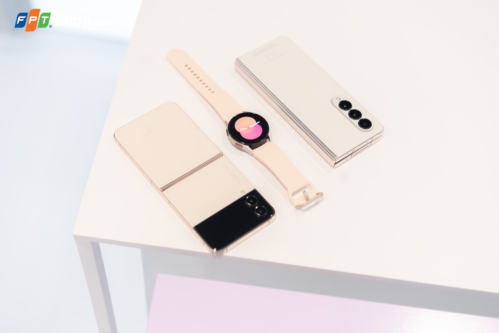 Samsung Galaxy Z series 2022: Chọn điện thoại gập, tại sao không?
