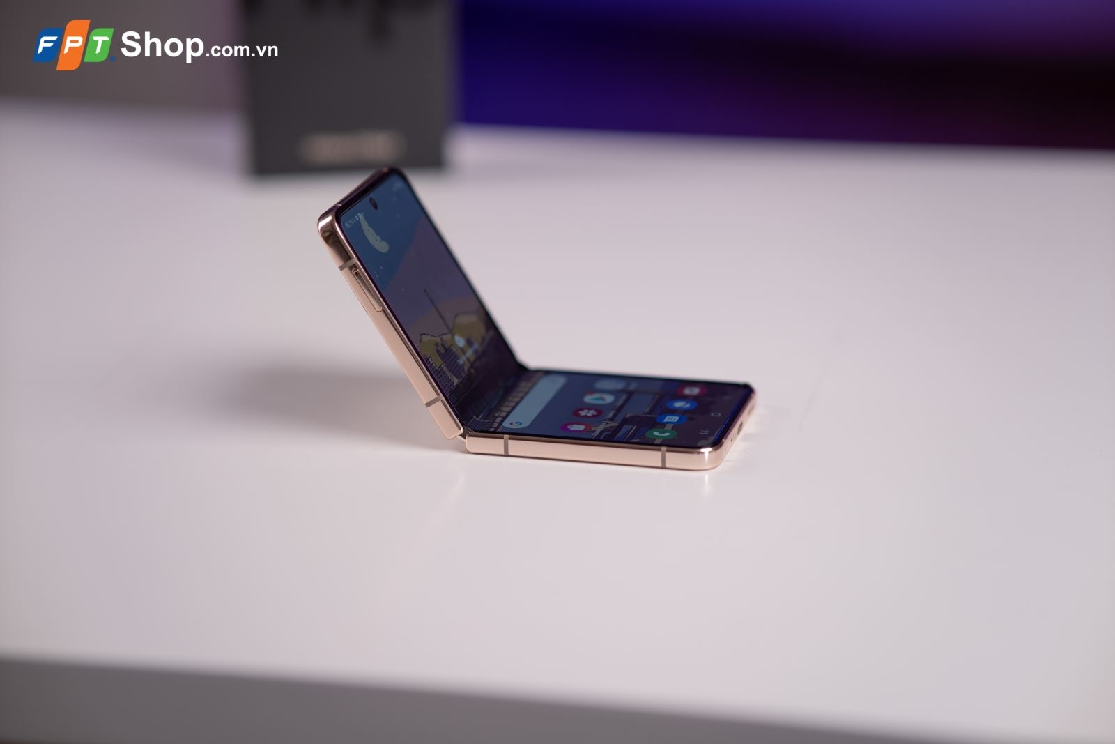 Samsung Galaxy Z Flip4: Linh hoạt biến hóa, thăng hạng mọi trải nghiệm