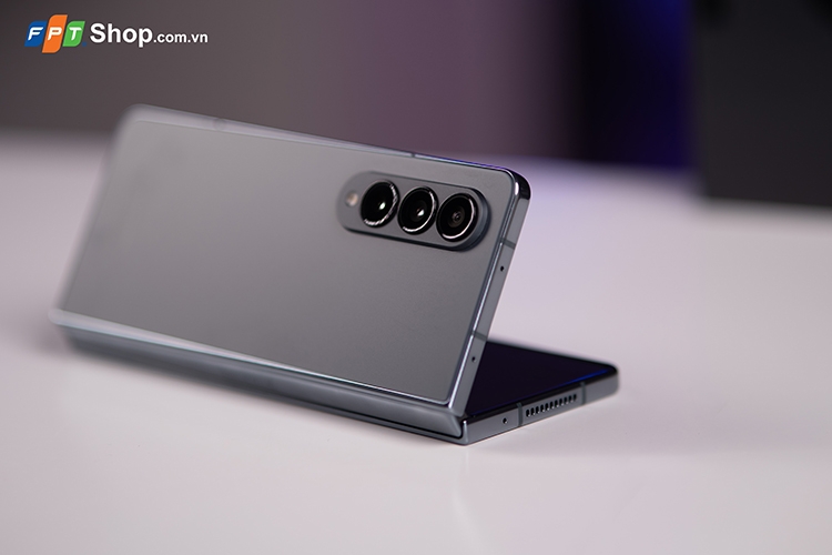 Samsung Galaxy Z Fold4/Z Flip4: Khi smartphone gập bước vào thời hoàng kim