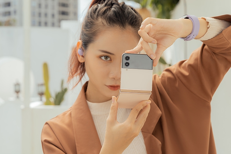 Dẫn đầu lối sống linh hoạt nhờ công nghệ gập Flex Mode từ dòng Samsung Galaxy Z thế hệ mới 9