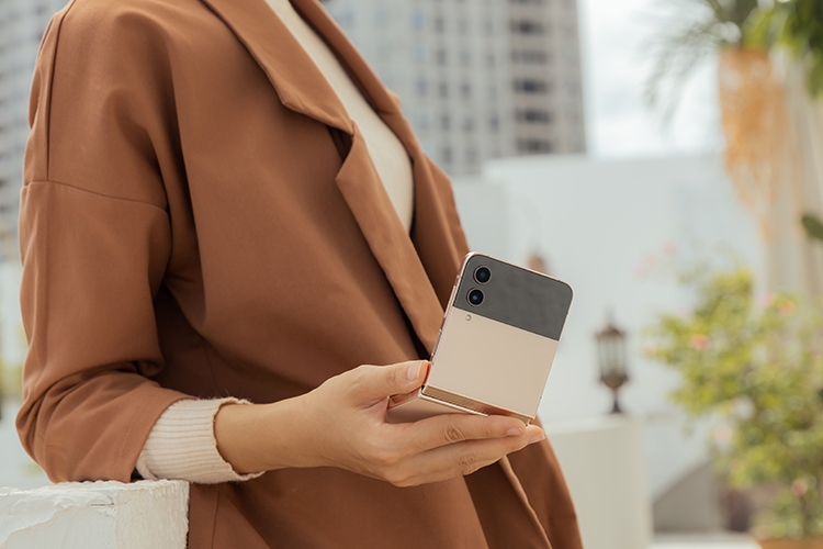 Dẫn đầu lối sống linh hoạt nhờ công nghệ gập Flex Mode từ dòng Samsung Galaxy Z thế hệ mới 9