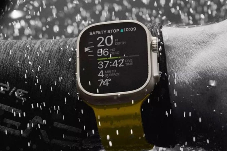 Apple Watch Ultra có thể kiểm tra nhiệt độ nước khi bạn lặn và bơi