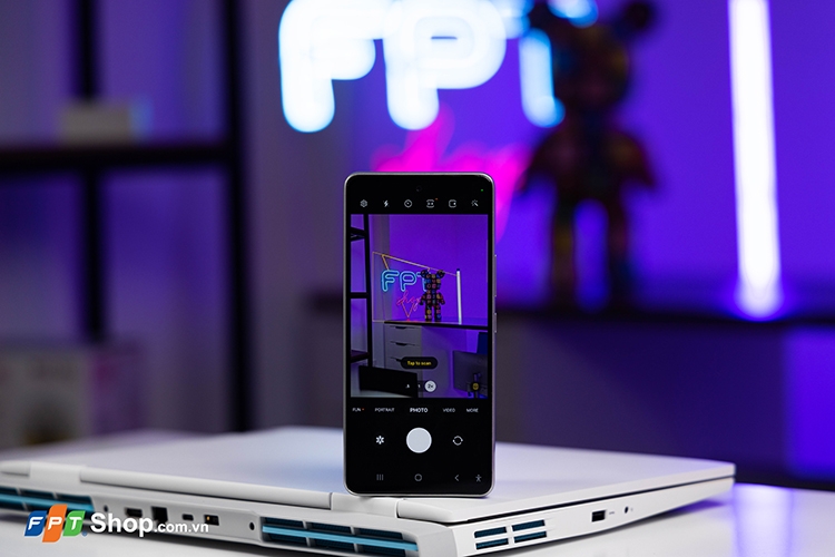 Kháng nước mùa mưa - diễn sâu tha hồ với camera chống rung của Samsung Galaxy A53 5G 10