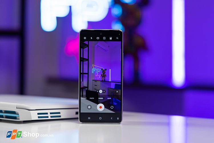 Kháng nước mùa mưa - diễn sâu tha hồ với camera chống rung của Samsung Galaxy A53 5G 5