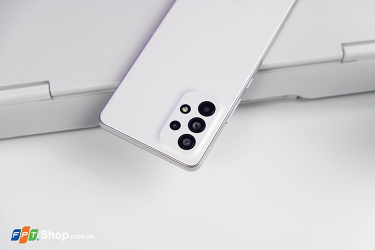 Kháng nước mùa mưa - diễn sâu tha hồ với camera chống rung của Samsung Galaxy A53 5G 3