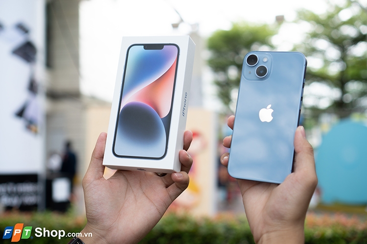 Trên tay iPhone 14 siêu hot 12