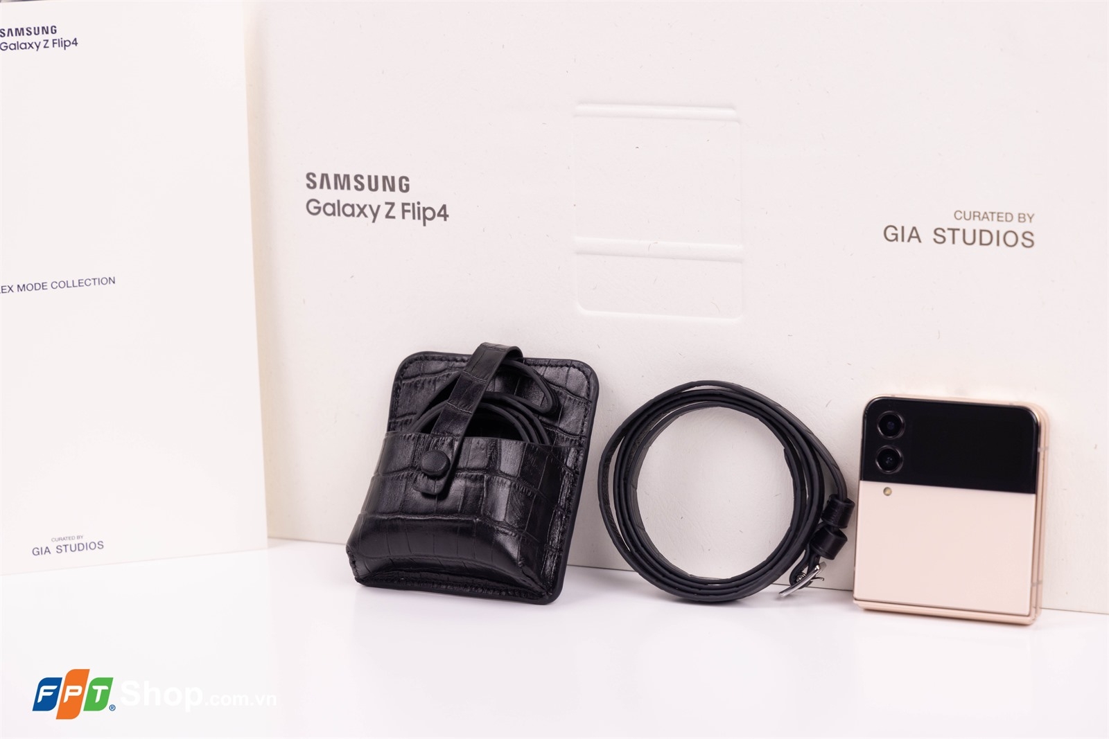 Trên tay Galaxy Z Flip4 Flex Mode Collection phiên bản giới hạn