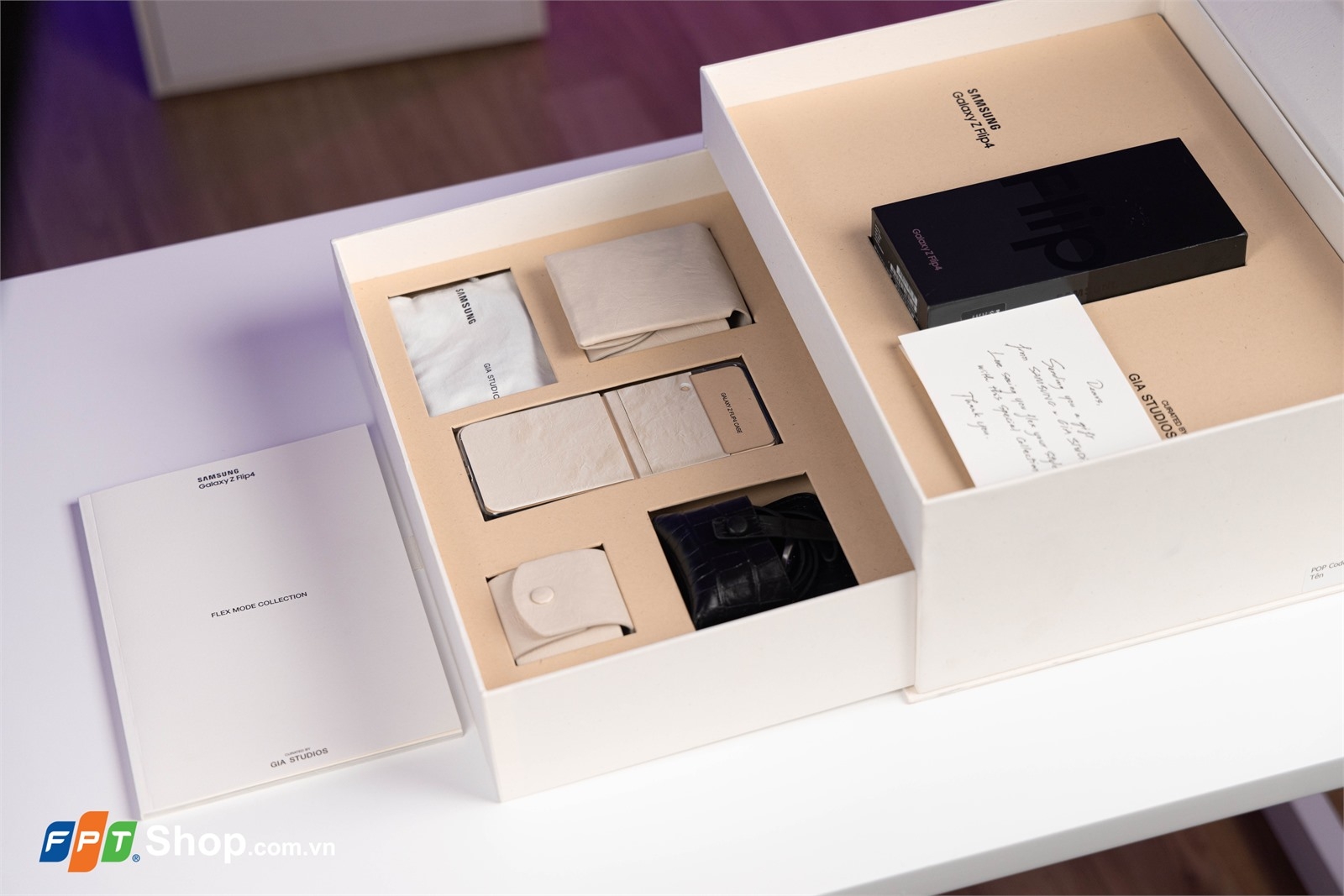Trên tay Galaxy Z Flip4 Flex Mode Collection phiên bản giới hạn