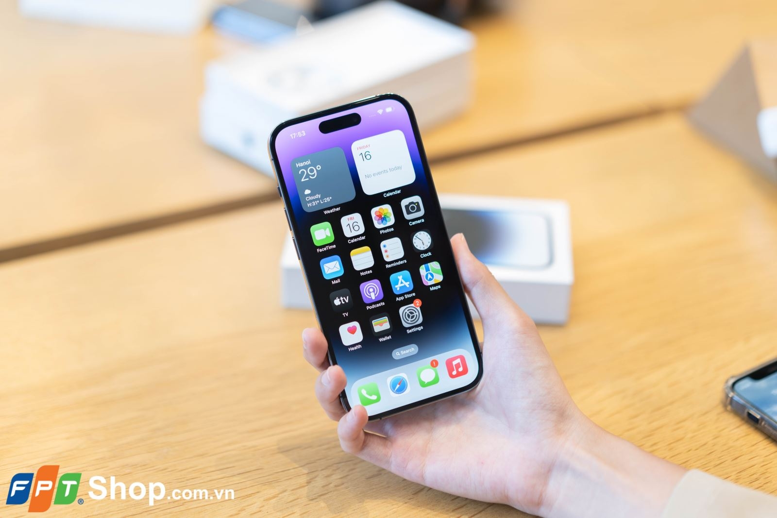 Trên tay iPhone 14 Pro màu tím tại Việt Nam