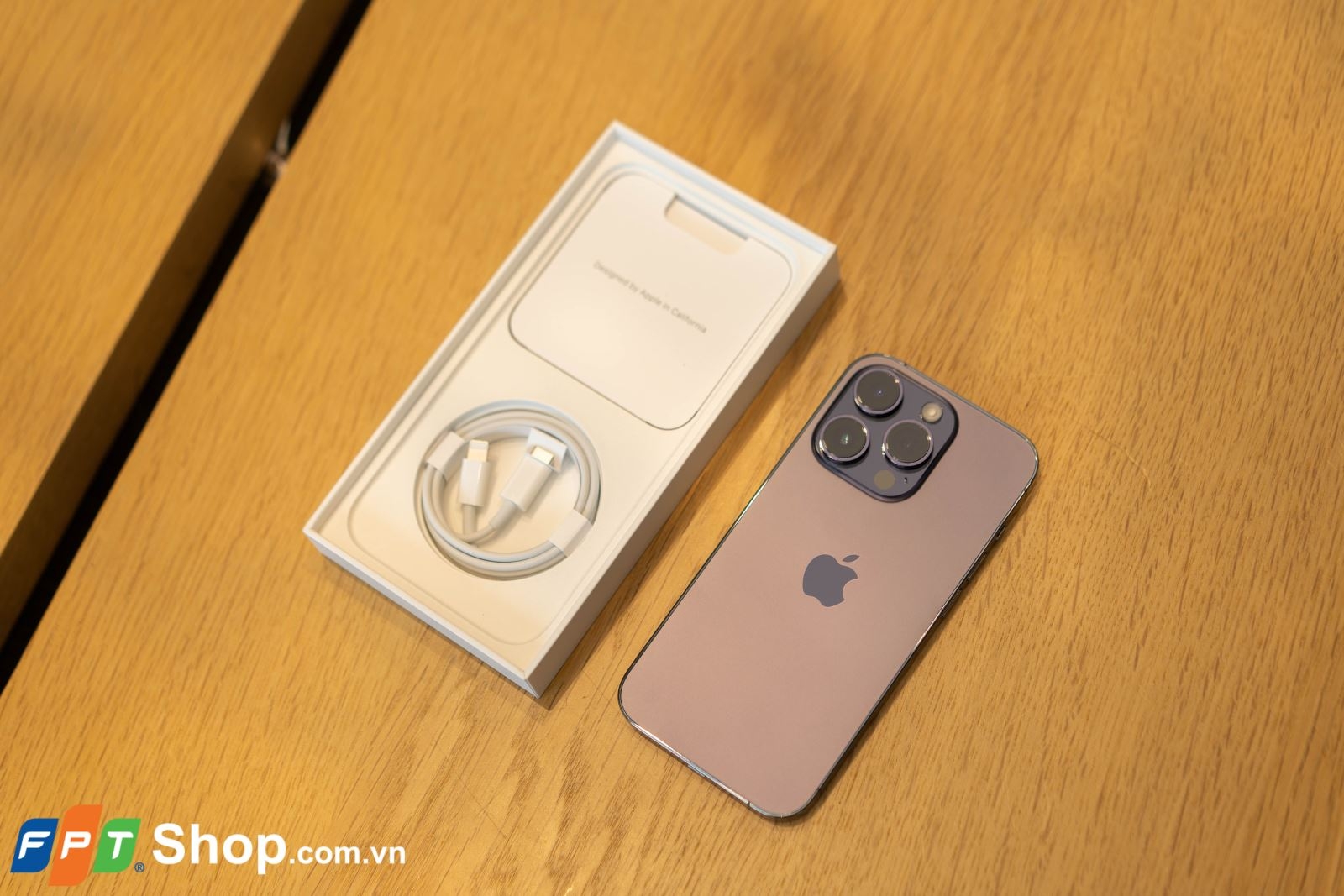 Trên tay iPhone 14 Pro màu tím tại Việt Nam