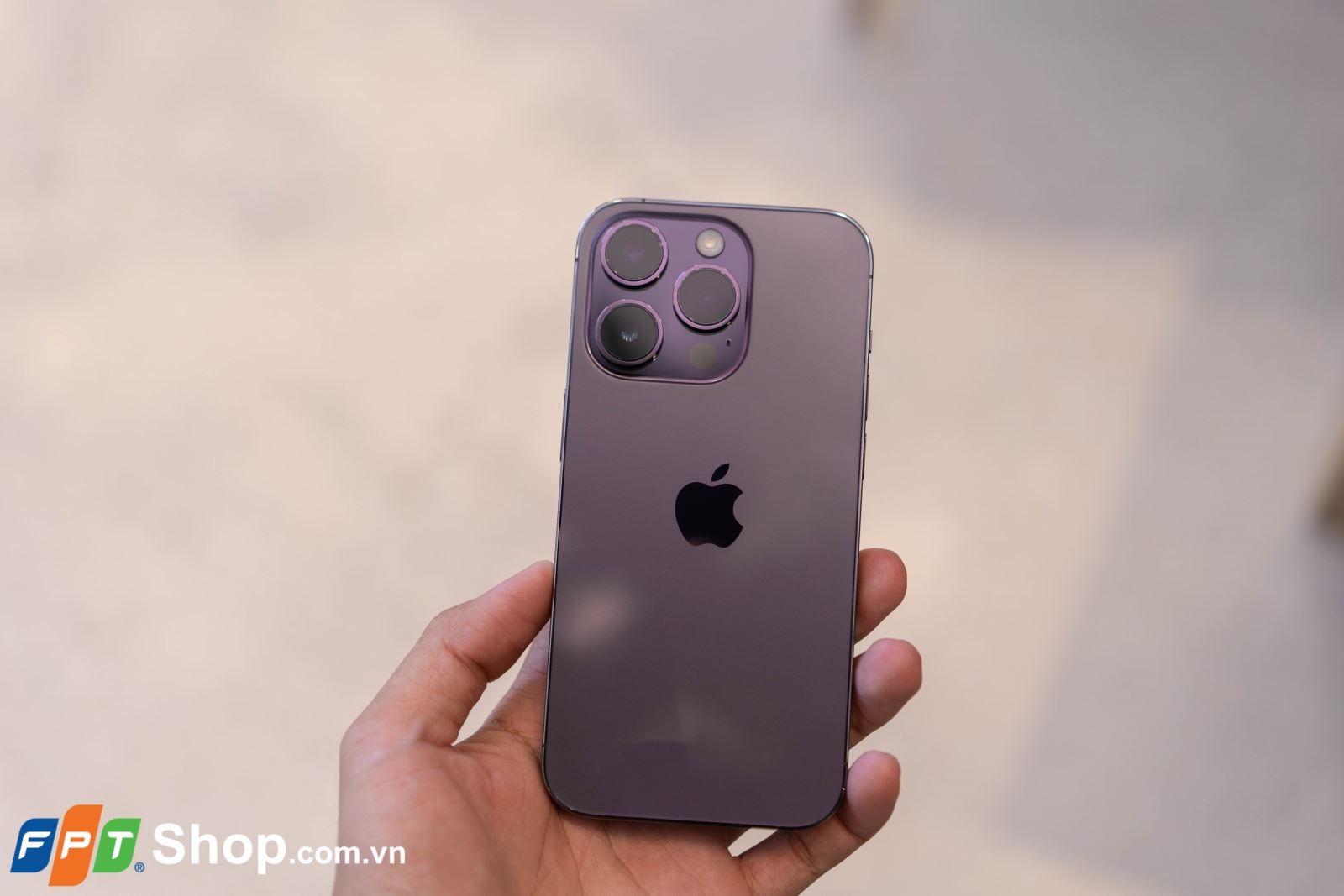 Trên tay iPhone 14 Pro màu tím tại Việt Nam