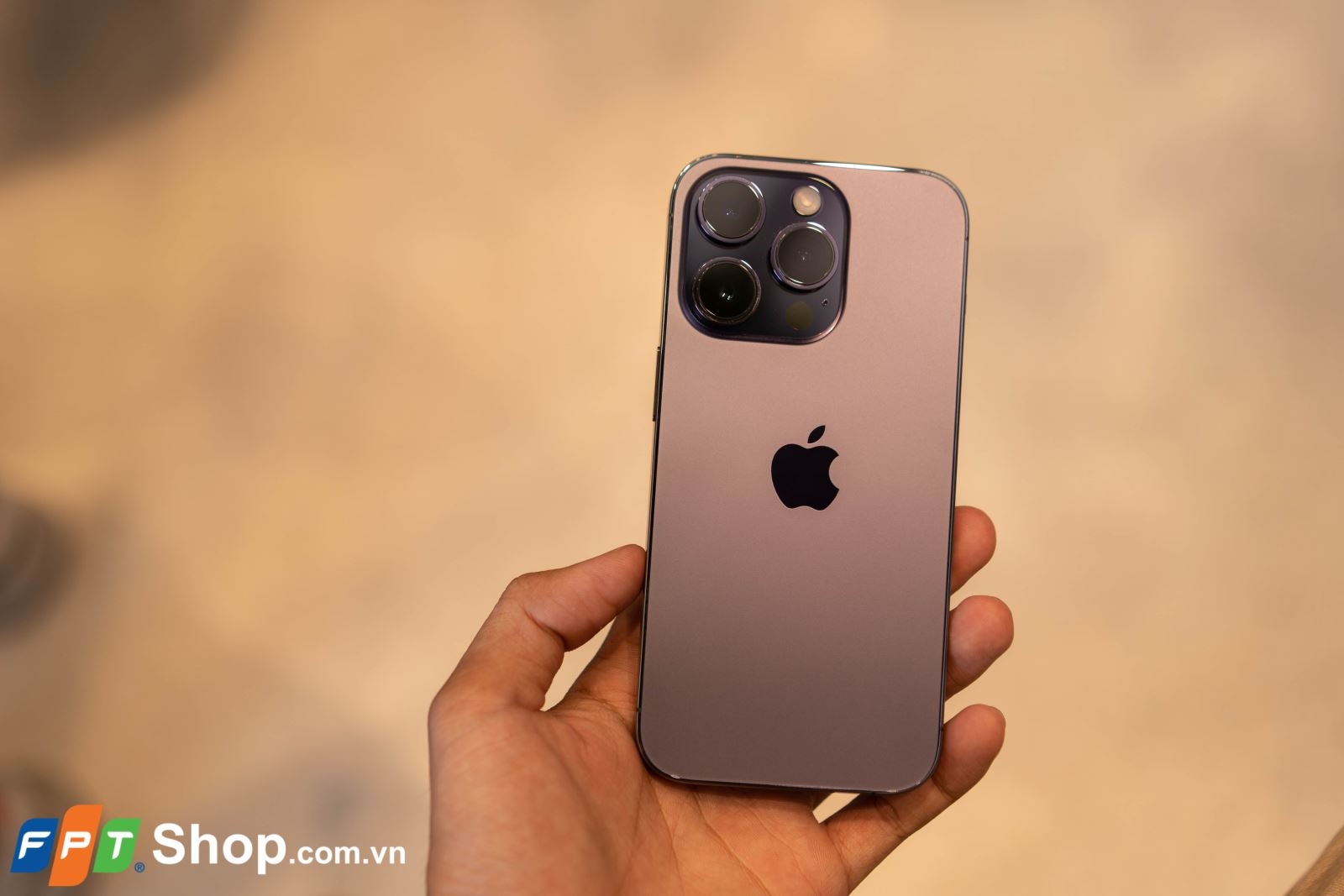 Trên tay iPhone 14 Pro màu tím tại Việt Nam