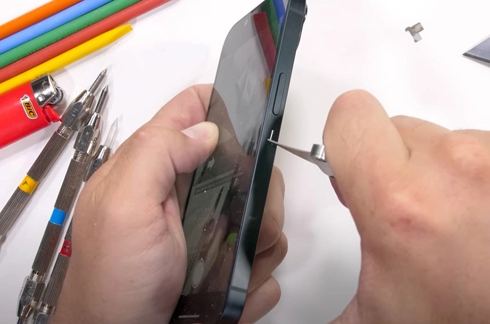 Kiểm tra độ bền iPhone 14 (ảnh 1)