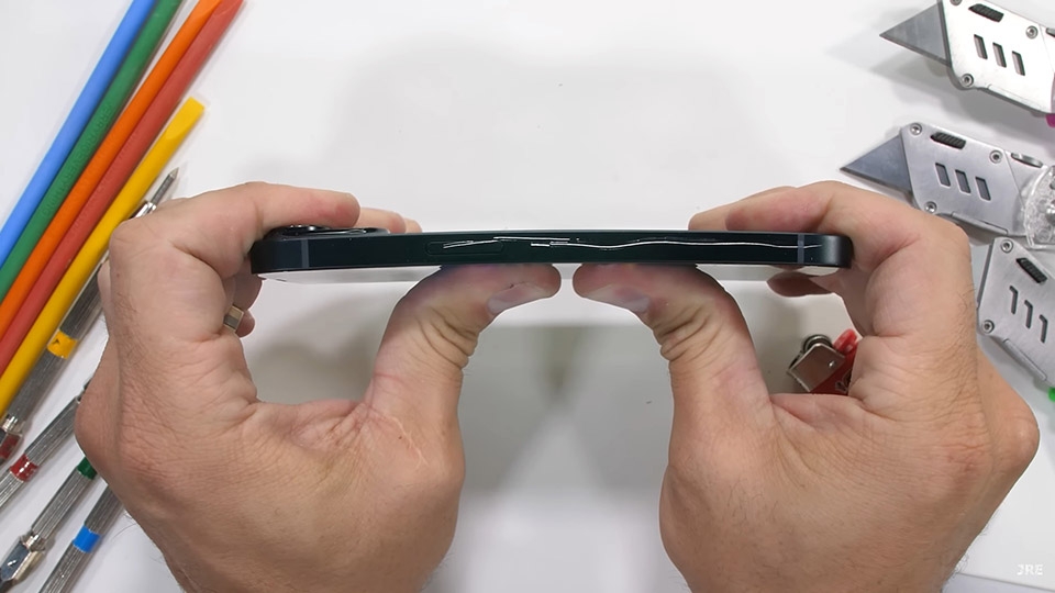 Kiểm tra độ bền iPhone 14 (ảnh 5)