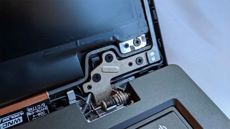 Nguyên nhân laptop bị gãy bản lề