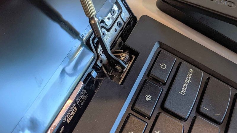 Cách sửa laptop bị gãy bản lề