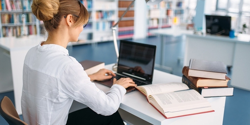 Cách sửa laptop bị gãy bản lề