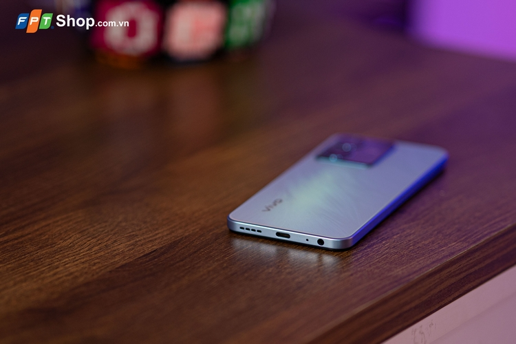vivo Y22s có thiết kế bắt mắt, thoải mái khi sử dụng