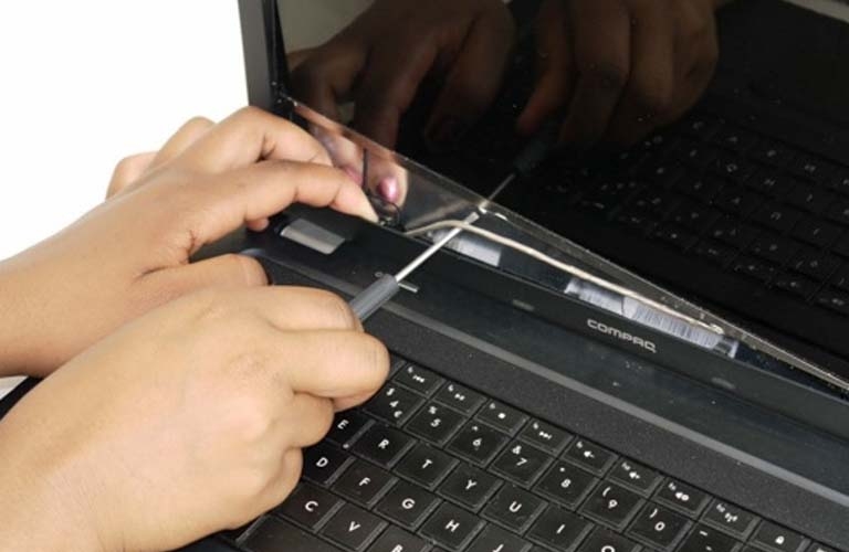 Bản lề laptop bị cứng (Ảnh 5)