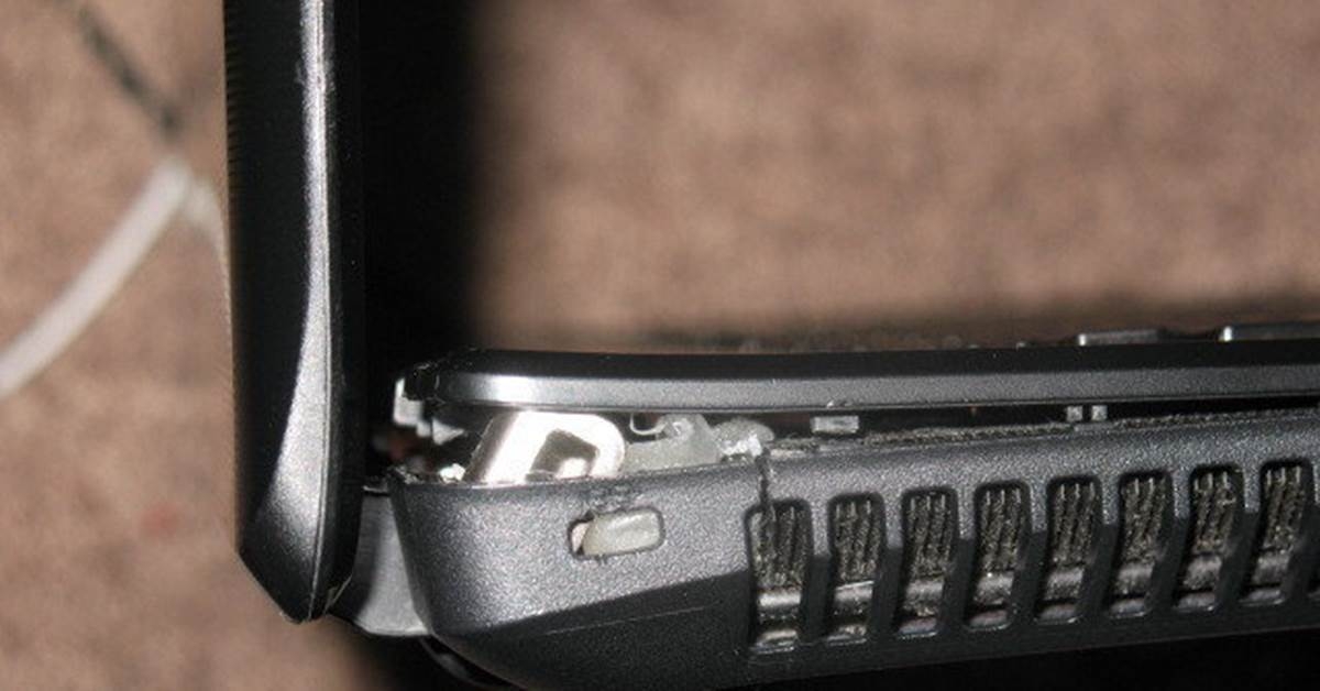 Bản lề laptop bị cứng (Ảnh 1)