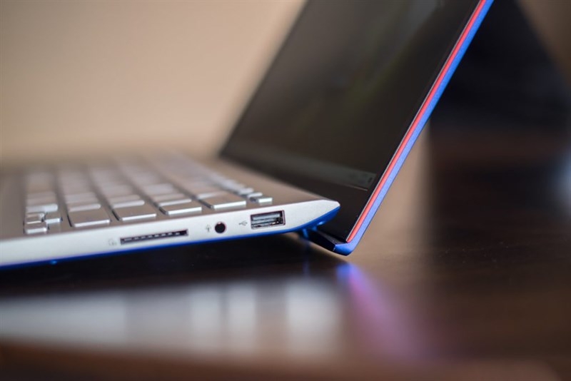 Bản lề laptop mở 180 độ (Ảnh 1)