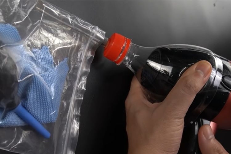 Cách hút chân không bằng máy sấy tóc Xiaomi