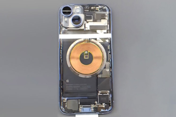 iPhone 14 được độ với tấm kính mặt sau trong suốt để lộ các linh kiện bên trong
