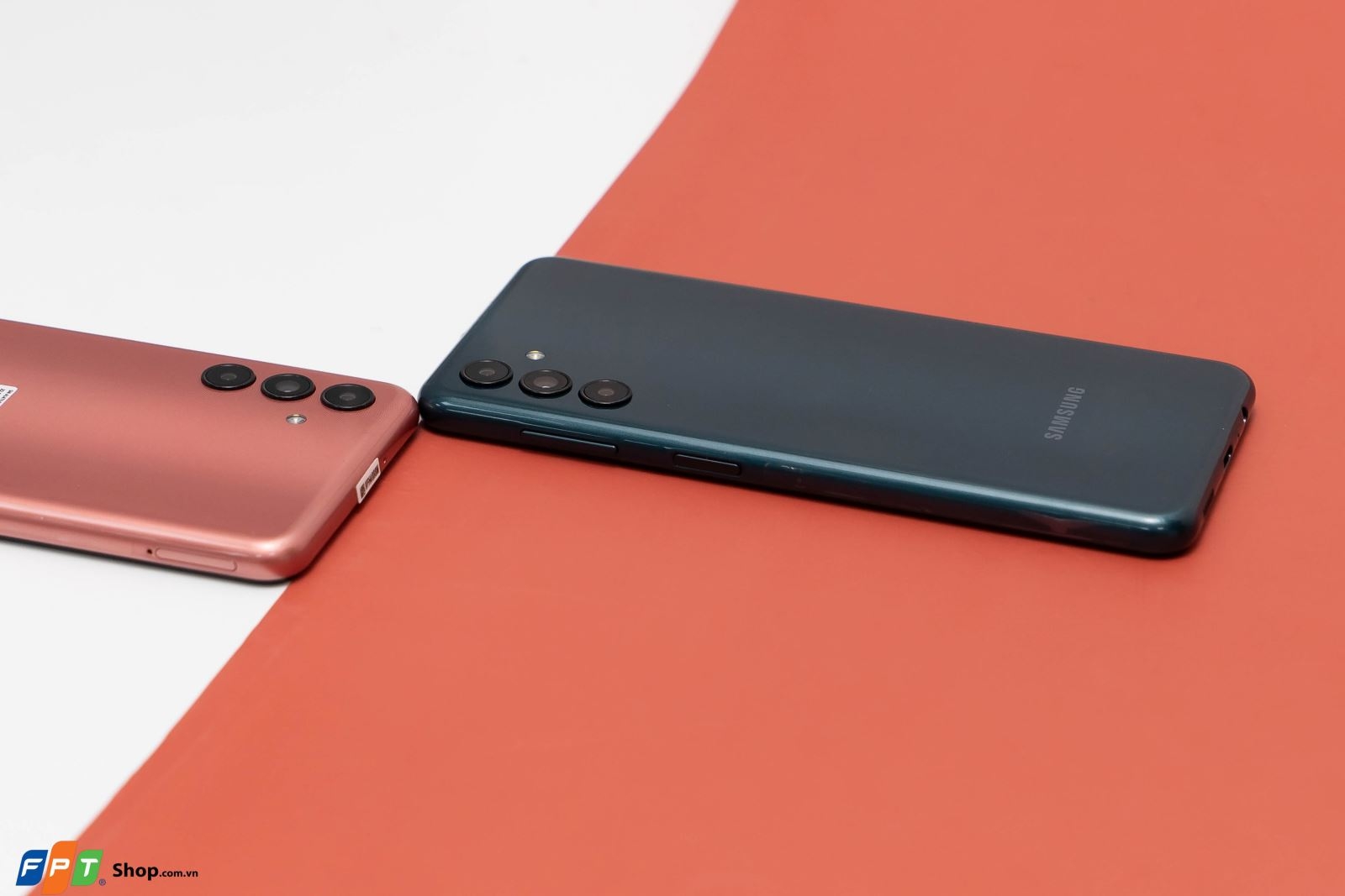 Trên tay Samsung Galaxy A04s: Hệ thống camera 50MP "chất", pin siêu "trâu", giá chỉ 3.99 triệu đồng