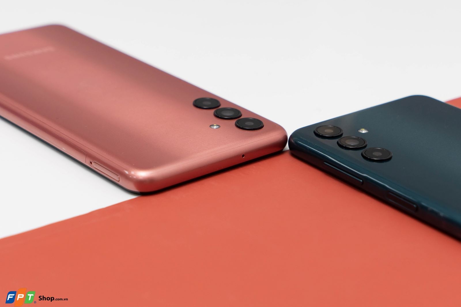 Trên tay Samsung Galaxy A04s: Hệ thống camera 50MP "chất", pin siêu "trâu", giá chỉ 3.99 triệu đồng